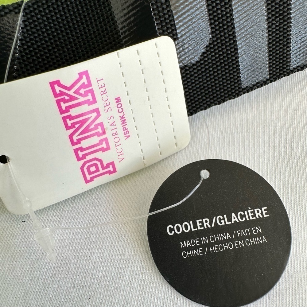 NWT PINK pineapple lunch box bag with shoulder strap. - Picture 4 of 7
